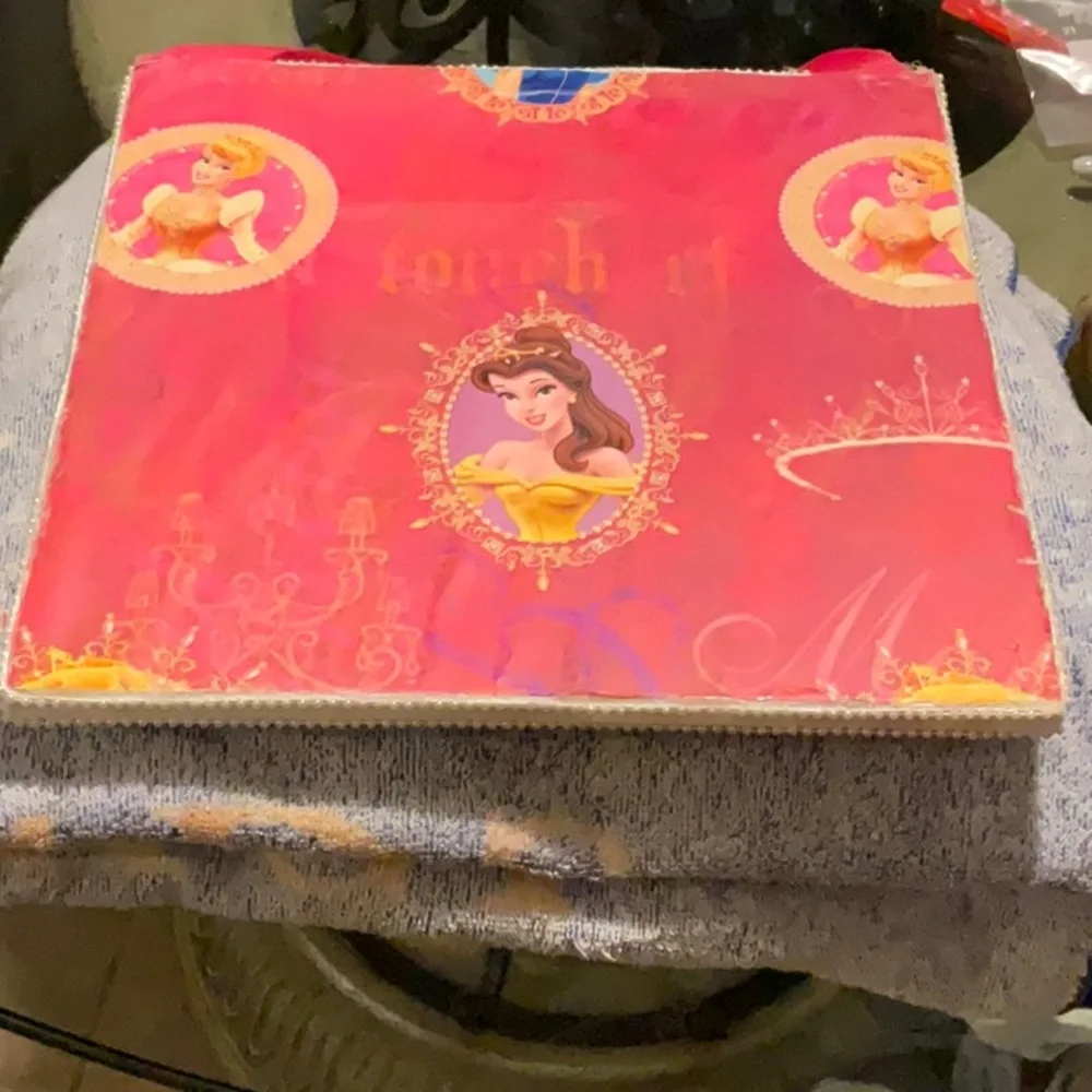 Arts and Crafts Show White Mirror with 4 of the Disney Princesses, NWT